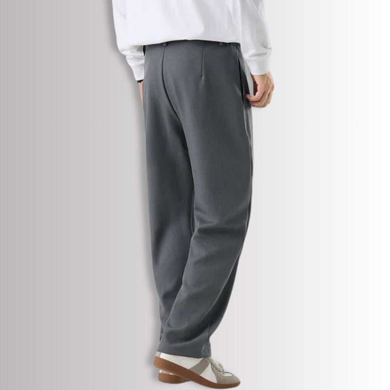 Close-up of zipper and button detail on Alberto Comfortable Relaxed Pants, showcasing quality finishing.