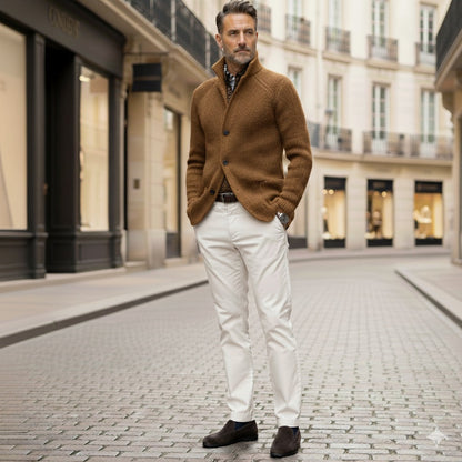 Gentleman wearing camel Alfredo Gentleman Cardigan and ivory trousers, refined autumn outfit