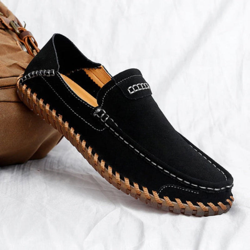 Cesare Camoscio Loafers black – men's black suede loafers with hand-stitched details and flexible sole by Polumi.