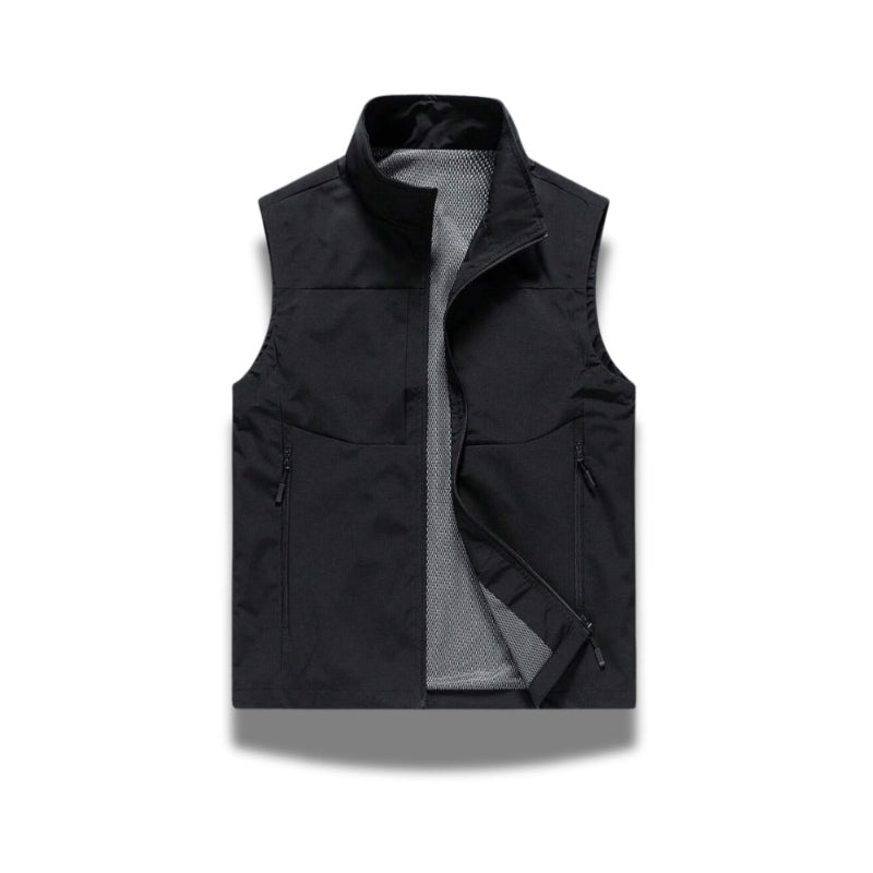 Ennio Zip Adapt Vest in black – versatile men’s softshell vest with front zipper and lightweight mesh interior by Polumi.