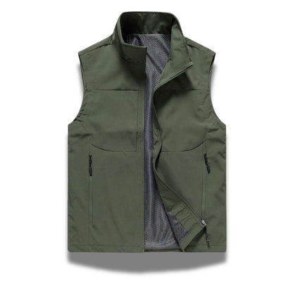 Ennio Zip Adapt Vest in green – lightweight men’s sleeveless jacket with full zip and mesh inner lining by Polumi.