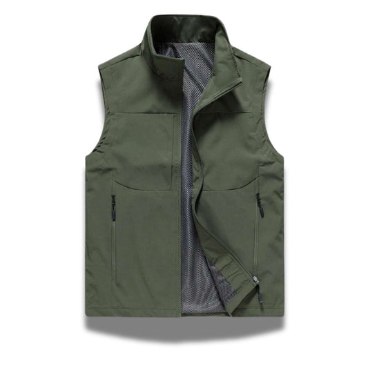 Ennio Zip Adapt Vest in green – lightweight men’s sleeveless jacket with full zip and mesh inner lining by Polumi.