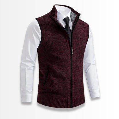 Ermenegildo Full-Zip Vest Purpura Red – Sophisticated red knit vest with full-zip front and premium texture, ideal for stylish layering.