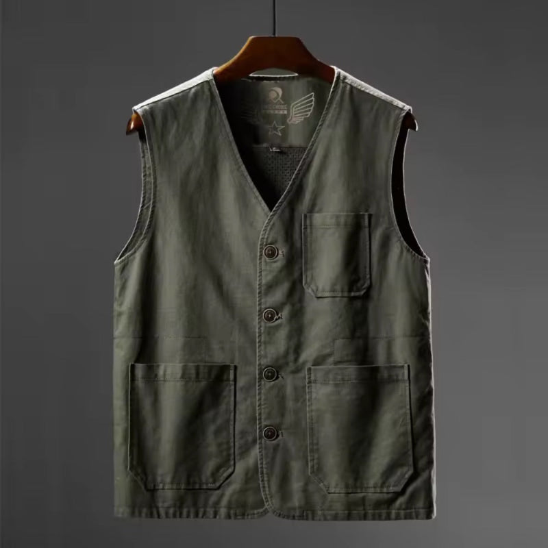 Men’s army green multi-pocket vest – outdoor sleeveless vest with V-neck and multiple pockets.