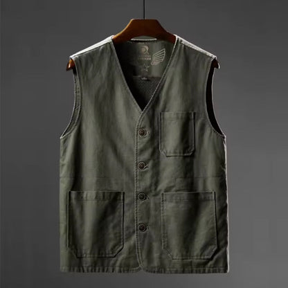 Men’s army green multi-pocket vest – outdoor sleeveless vest with V-neck and multiple pockets.