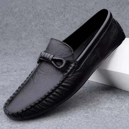 Niccolò Genuine Leather Moccasin in hammered black – premium men's leather loafer with hand-stitched detailing, bow accent and refined side profile by Polumi.